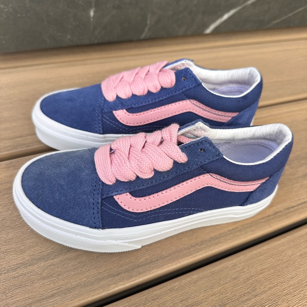 Vans old skools brand new! Cute blue/pink combo.